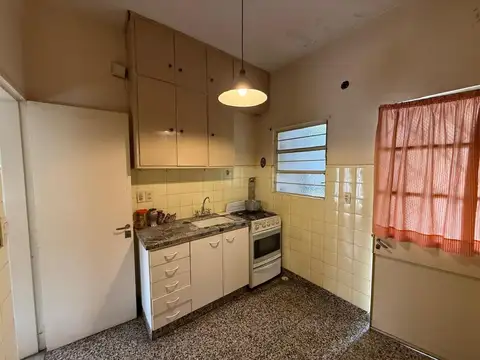 VENTA Casa 3 AMB JARDIN a 50mt de Av San Martin.