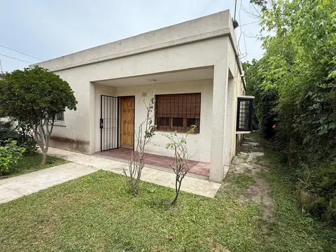 VENTA Casa 3 AMB JARDIN a 50mt de Av San Martin.