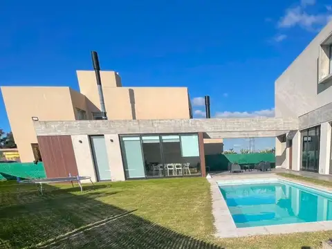 CASA EN VENTA BARRIO BRISANOVA, PUEBLO ESTHER