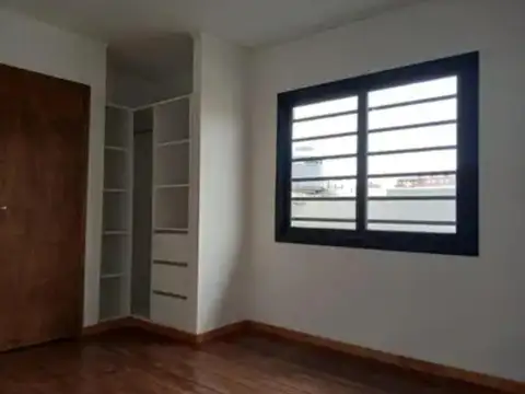 Solis 5200, Piso 1