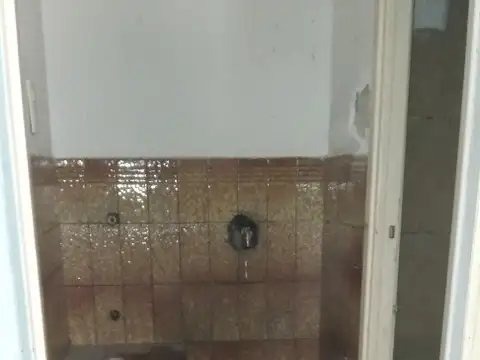 LOCAL EN ESQUINA AV.CRUZ 1253 Y ARQUIMEDES sin expensas