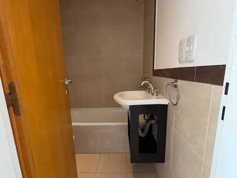 ALQUILER MONOAMBIENTE CON COCHERA EN CASTELAR SUR