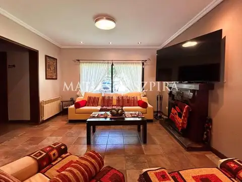 Casa 4 ambientes con 2 baños