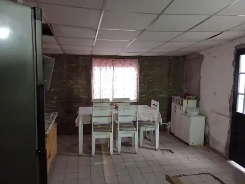 Casa 5 ambientes con 1 baño