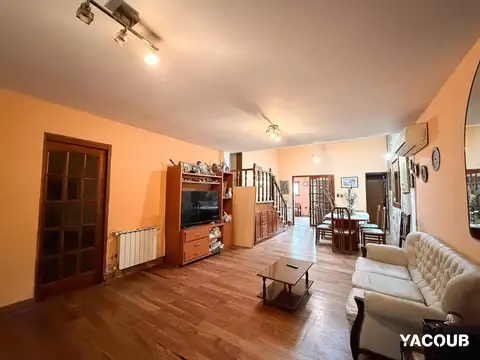 Casa en venta - 5 Dormitorios 3 Baños - Cochera - 302Mts2 - La Plata