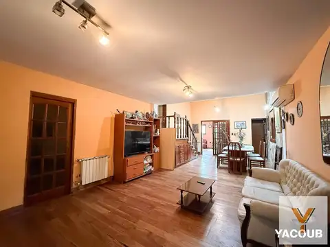 Casa en venta - 5 Dormitorios 3 Baños - Cochera - 302Mts2 - La Plata