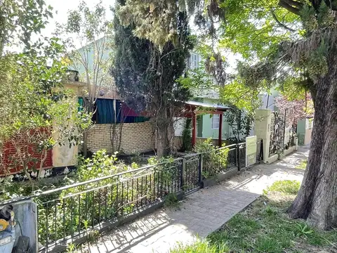 Lote en  venta, 10 x 40  400m2 c/casa a demoler, entre caminos Gonnet Bell calle 483 20 y 21