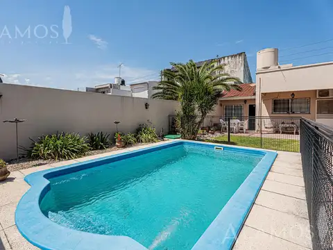 VENTA CASA 4 AMBIENTES EN VILLA LUZURIAGA