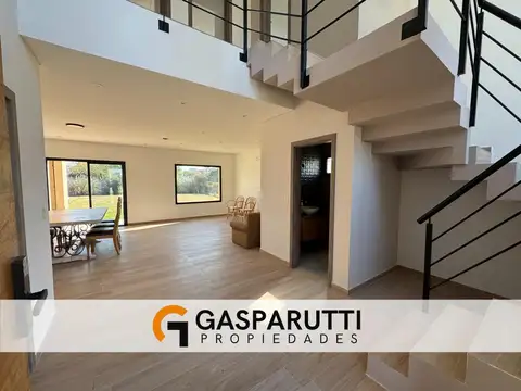 Casa 5 ambientes con 3 baños