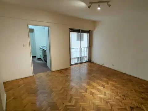 2 ambientes en inmejorable ubicación. Excelente estado. Apto profesional.