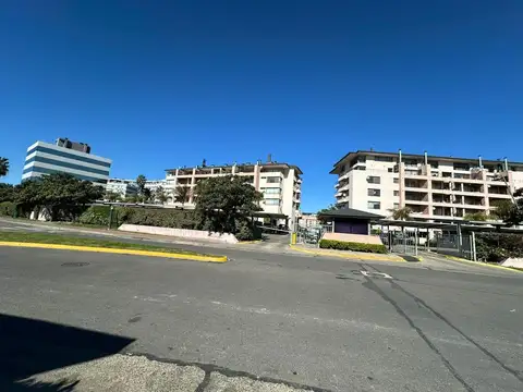 Excelente local en la bahia de nordelta