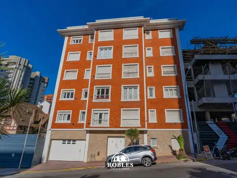 Departamento tres ambientes en Playa Grande.