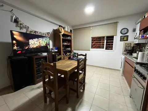 Jorge Duclout 200, Piso 1