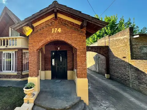 CASA 4 AMBIENTES VENTA SAN VICENTE CENTRO Y PARQUE