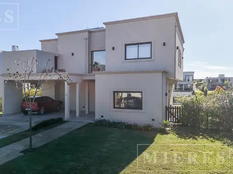 Casa sustentable en venta sobre lote a espejo de agua en Barrio Ceibos Puertos, Escobar