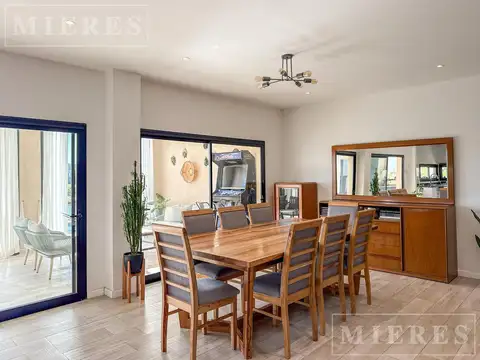 Casa 7 ambientes con 4 baños