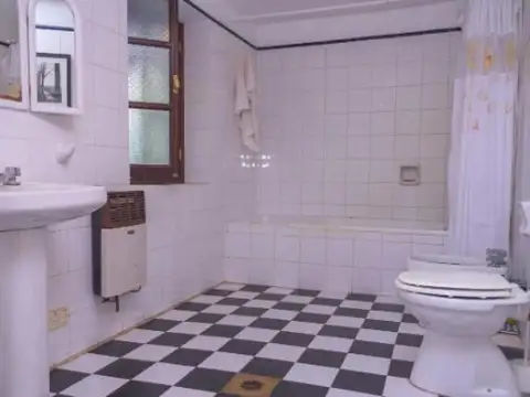 Casa en venta - 5 Dormitorios 5 Baños - Nogoyá