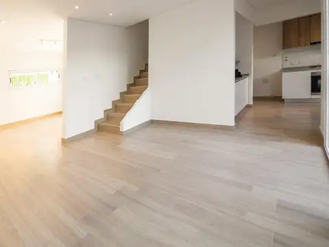 Casa 7 ambientes con 3 baños