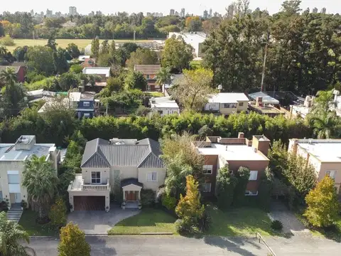 Casa 6 ambientes con 3 baños