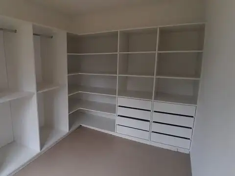 VENTA CASA 4 AMB CON PARQUE EN BARRIO LOS OLIVARES