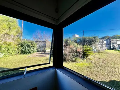 Casa 8 ambientes con 2 baños