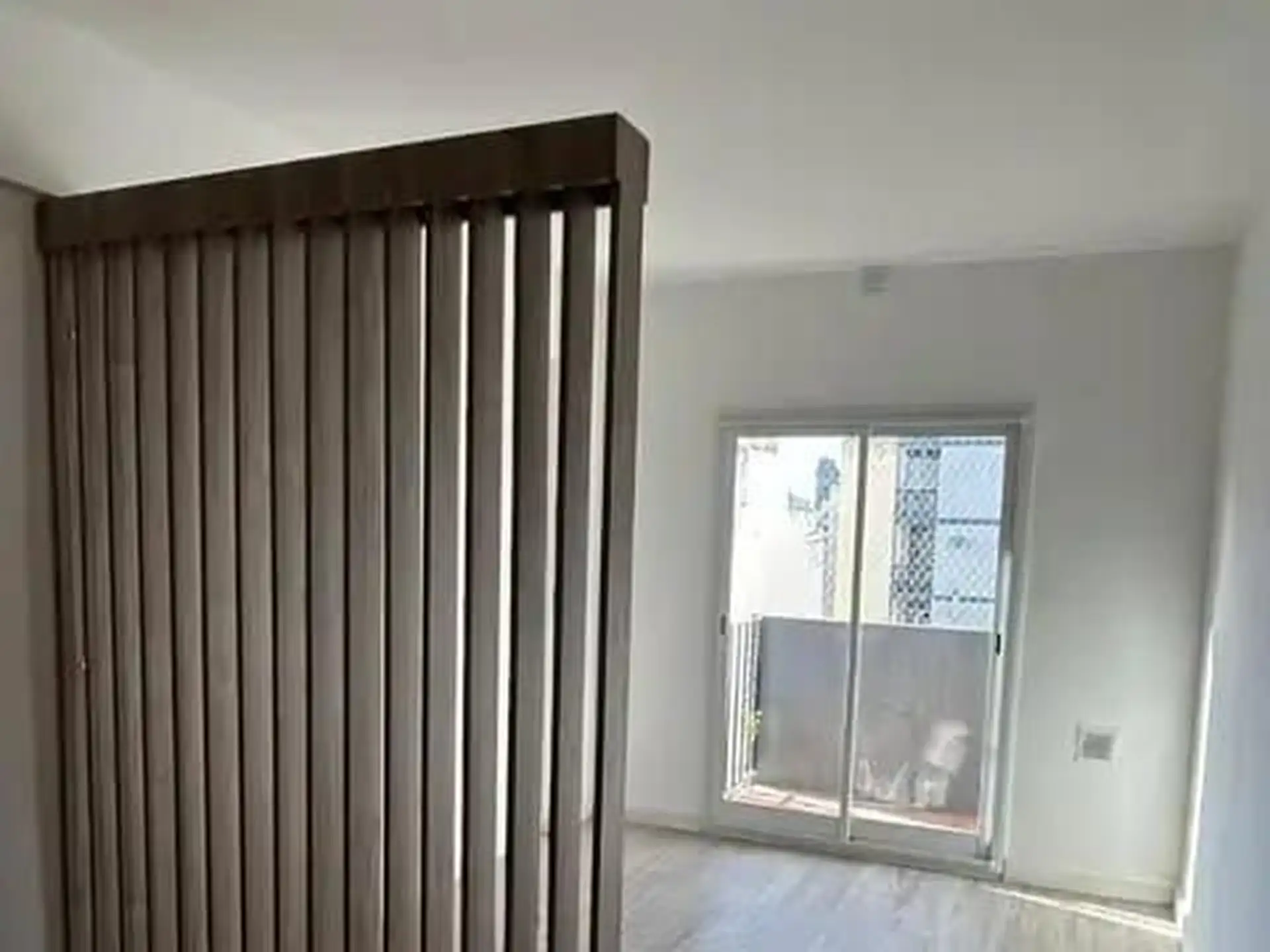 venta 1 ambiente divisible con balcon saliente