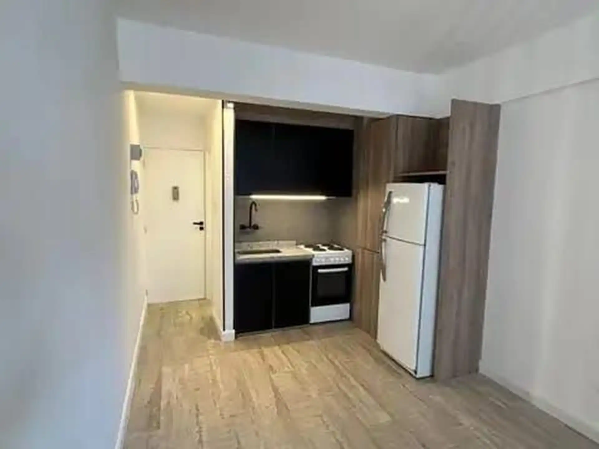 venta 1 ambiente divisible con balcon saliente