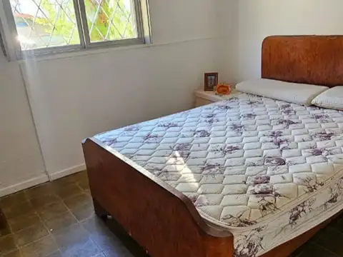 Casa 6 ambientes con 2 baños