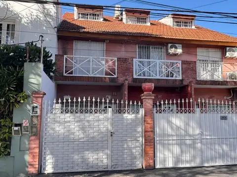 Casa en Alquiler en Barrio Parque, Villa Martelli