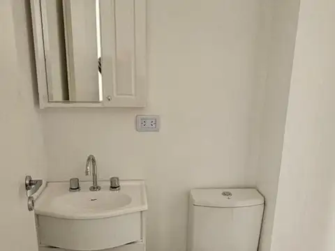 CASA CON COSTA AL RIO MELIQUINA