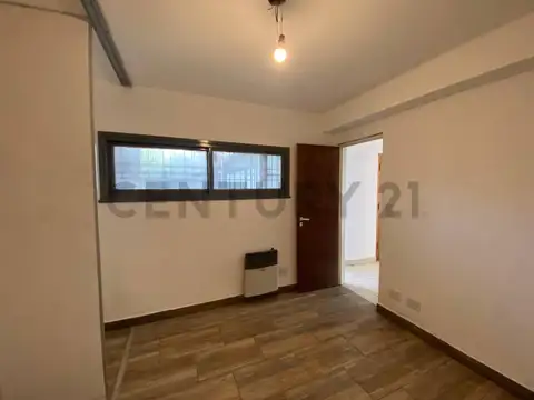 DEPARTAMENTO 2 AMBIENTES EN VENTA CON COCHERA Y PATIO.