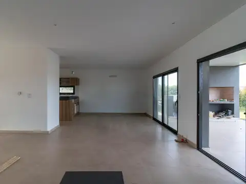 Casa 5 ambientes con 3 baños