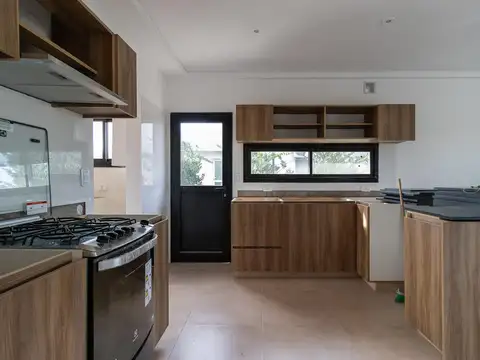 Casa 3 dormitorios más dependencia o escritorio