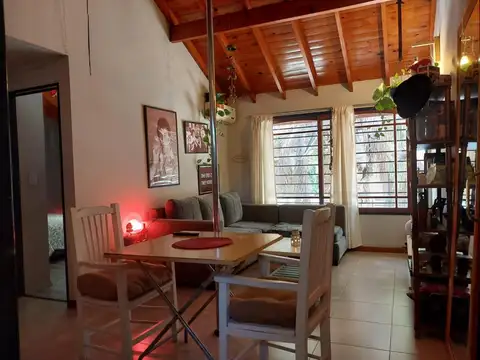 DPTO 2 AMBIENTES. CON PATIO Y LAVADERO