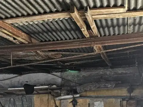 CASA 4 AMBIENTES MAS GALPON EN FLORES