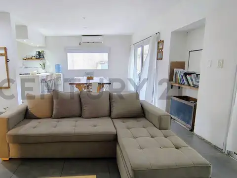 Casa 2 dormitorios con pileta en venta en Arturo Segui