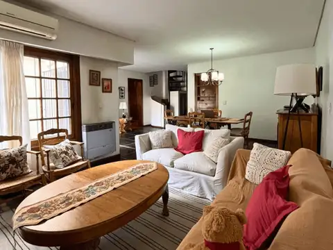 Aristóbulo Del Valle 1000