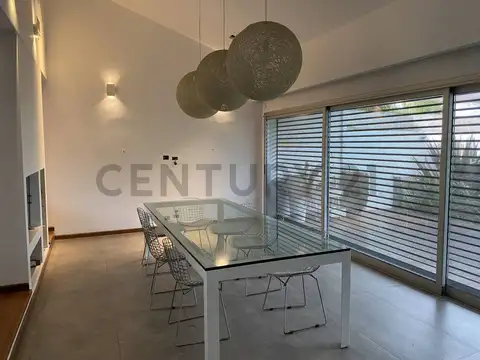 Casa en Alquiler de 3 dormitorios