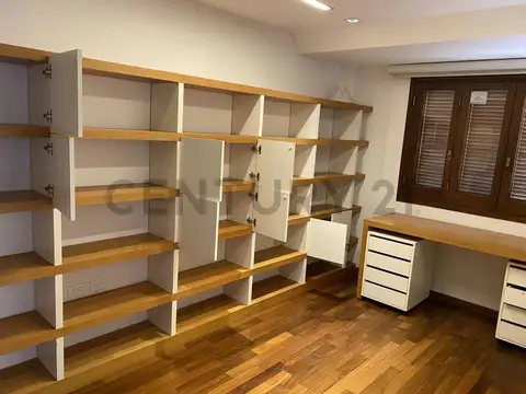 ALQUILER CASA DE CATEGORIA. 37 ENTRE 10 Y 11