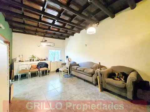 Barrio Los Ceibos. Casa sobre lote propio con pileta y amplio parque.