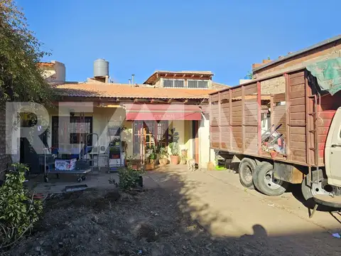 CASA 4 DORMITORIOS MAS LOCAL COMERCIAL