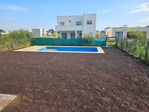 Casa en Venta en Pilar del Este - Santa Lucia, USD 195.000