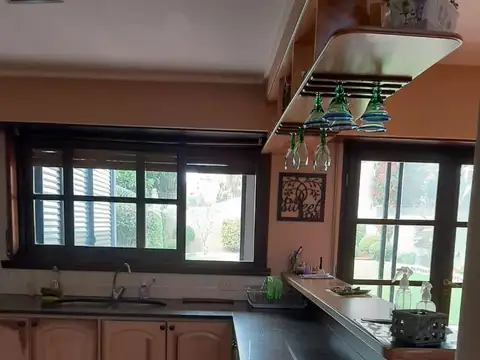 Casa en Venta en Barrio Los Pinares, USD 230.000