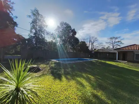 CASA EN VENTA EN ROLDÁN – QUINCHO, PISCINA Y AMPLIO TERRENO