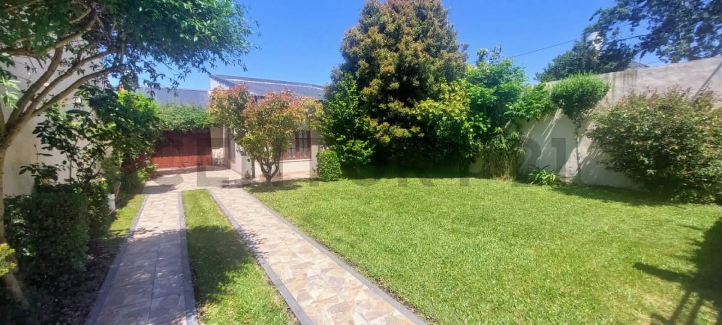 Casa 3 amb con depto 2 amb, 148m² con parque — Aeroparque