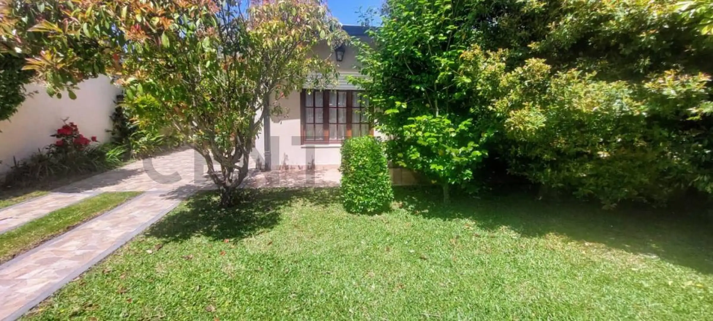Casa 3 amb con depto 2 amb, 148m² con parque — Aeroparque