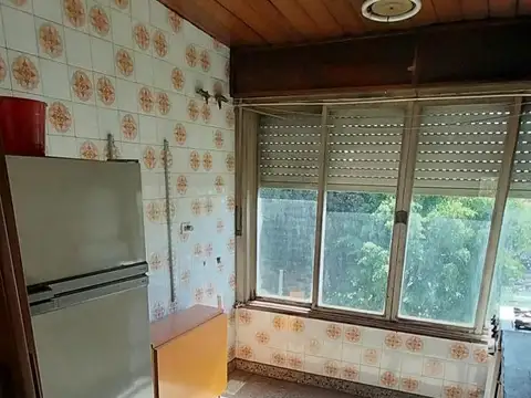 Departamento 3 ambientes a reciclar en Lomas Del Mirador a metros de General Paz