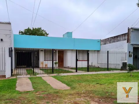 Casa en venta - 2 Dormitorios 2 Baños - Cochera - 430Mts2 - Quilmes