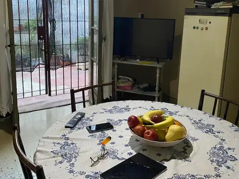 Casa 5 ambientes con 1 baño