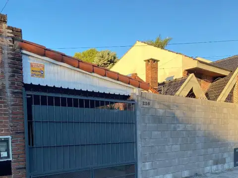 VENTA Casa 5 ambientes con patio y garage Ramos Mejia